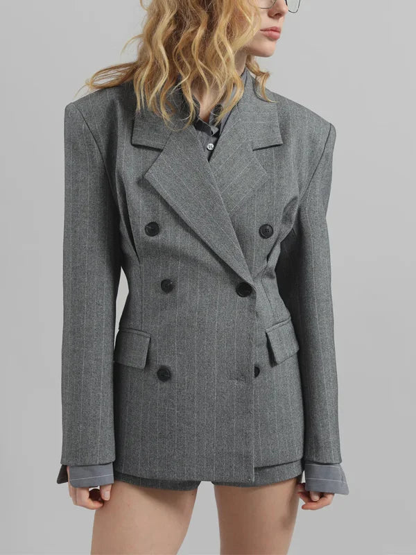 Sofia | Blazer gris à fines rayures, ceinturé